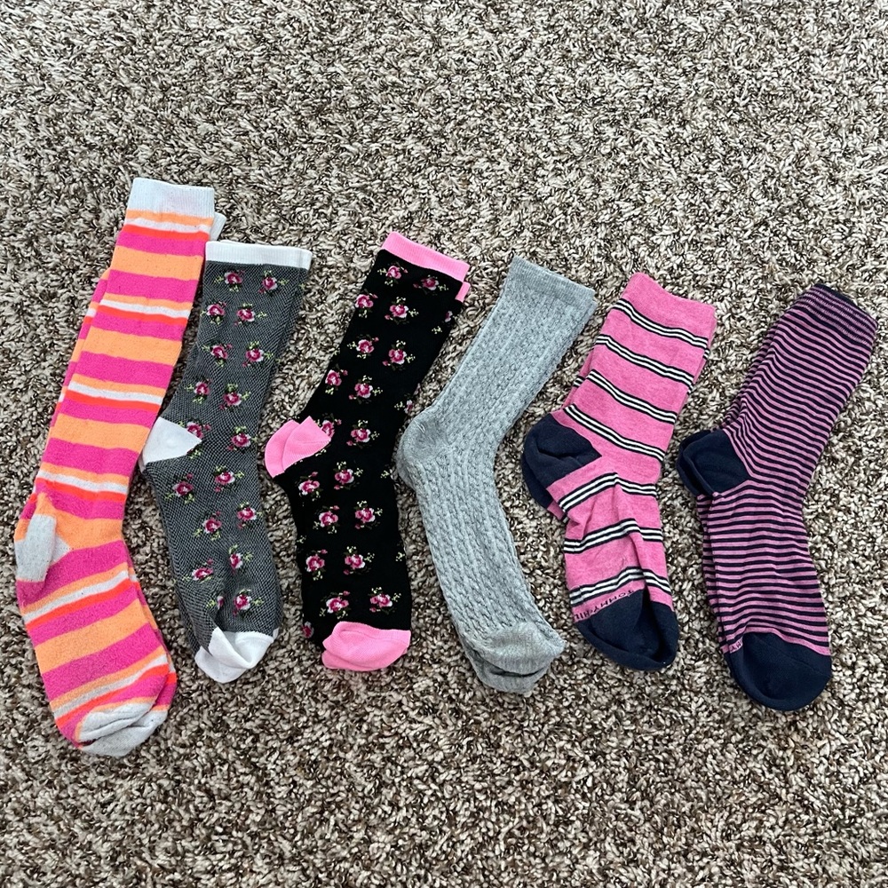 6 pairs of socks